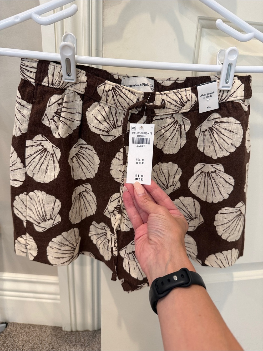 Abercrombie & Fitch linen Brown Shorts with Cream Shell Print